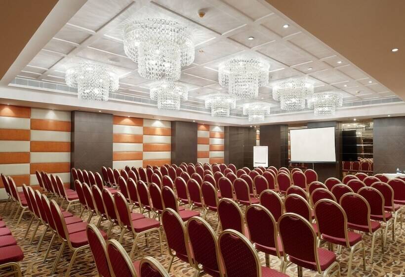 Hotel Ds Clarks Inn Gurgaon