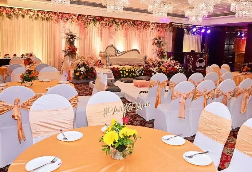 Hotel Ds Clarks Inn Gurgaon