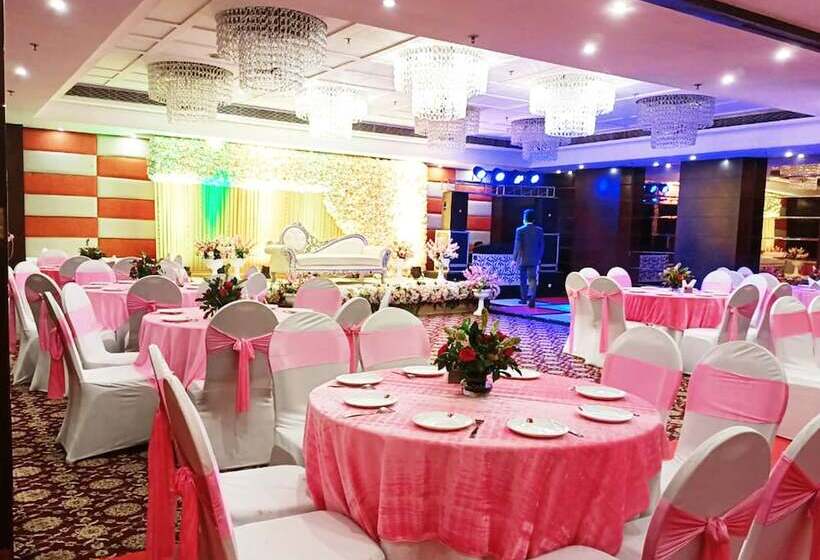 Hotel Ds Clarks Inn Gurgaon