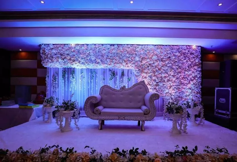 Hotel Ds Clarks Inn Gurgaon