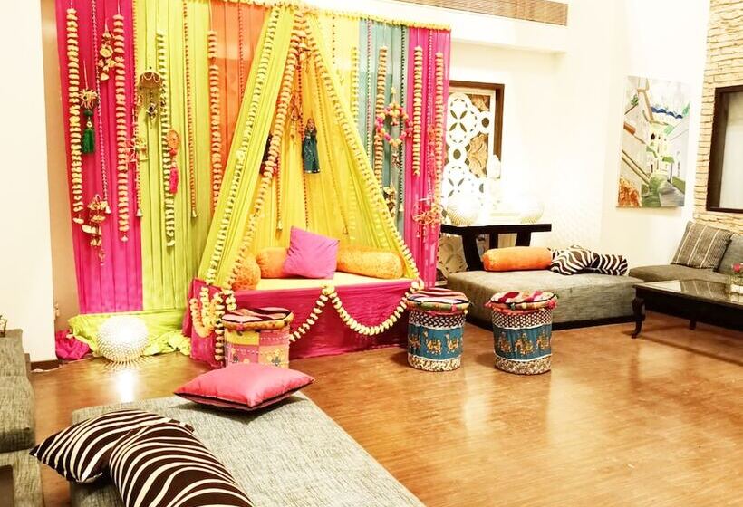 Hotel Ds Clarks Inn Gurgaon