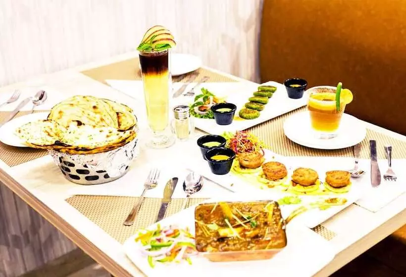 Hotel Ds Clarks Inn Gurgaon