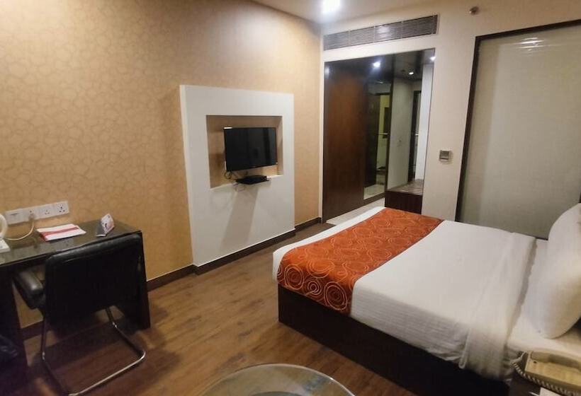 Hotel Ds Clarks Inn Gurgaon