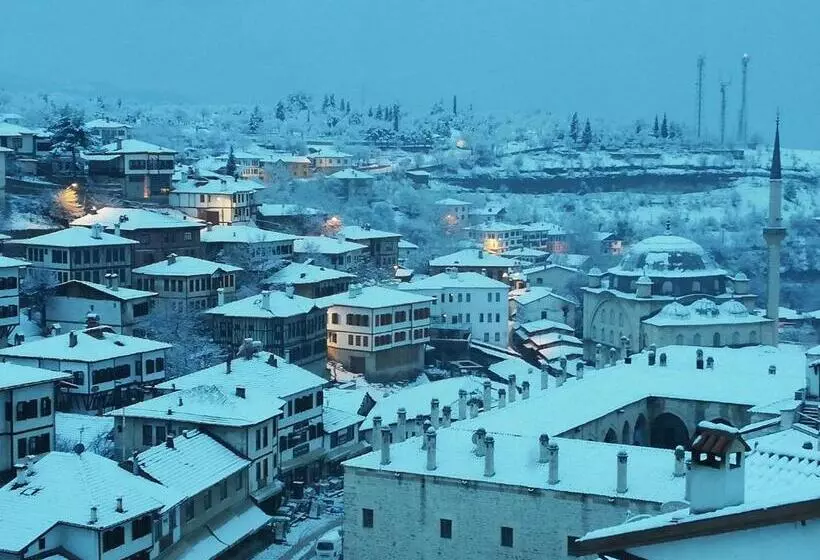 فندق Efe Guest House