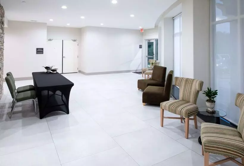 Отель Hilton Garden Inn Denton