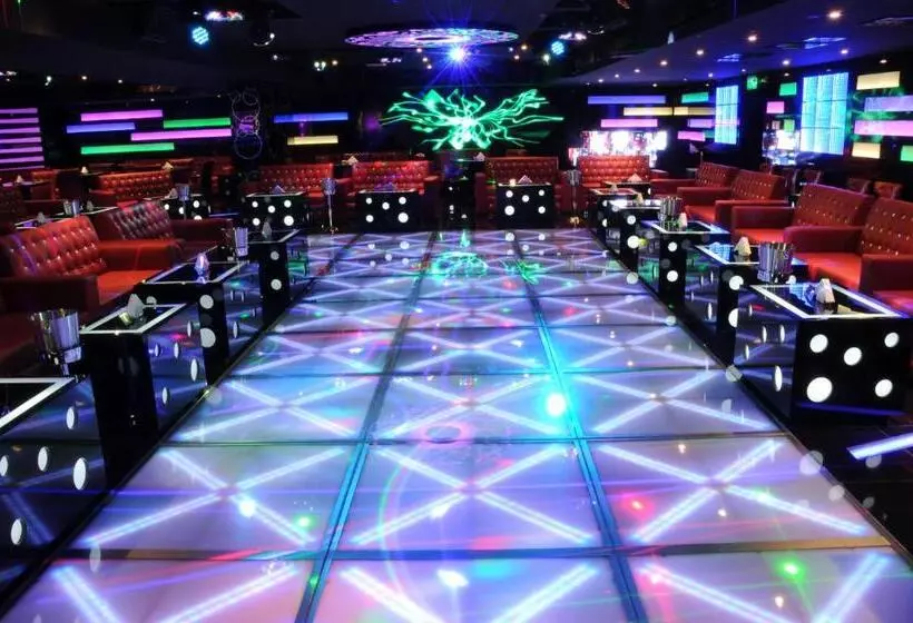 هتل Holiday Bahrain