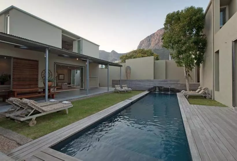 בית מלון כפרי Mosselberg On Grotto Beach