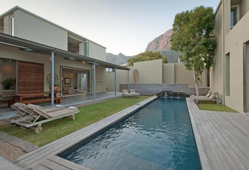 בית מלון כפרי Mosselberg On Grotto Beach