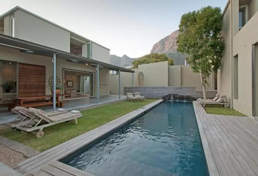 בית מלון כפרי Mosselberg On Grotto Beach