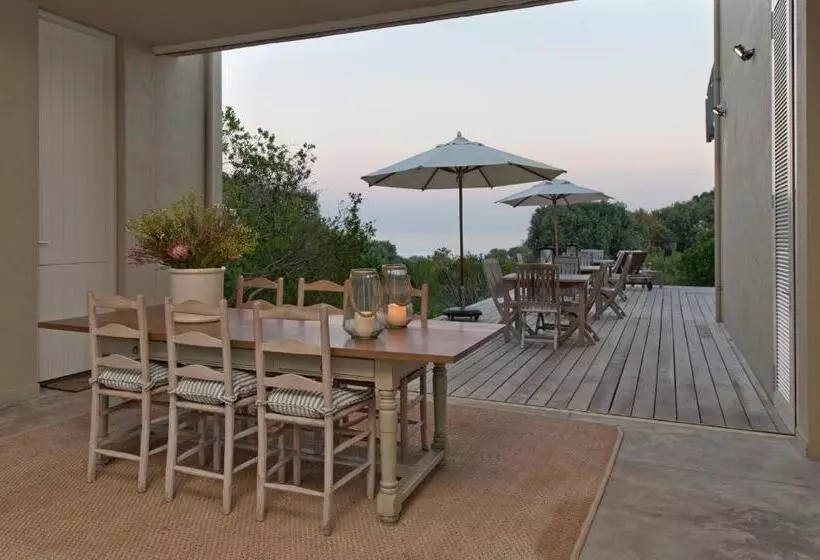 בית מלון כפרי Mosselberg On Grotto Beach