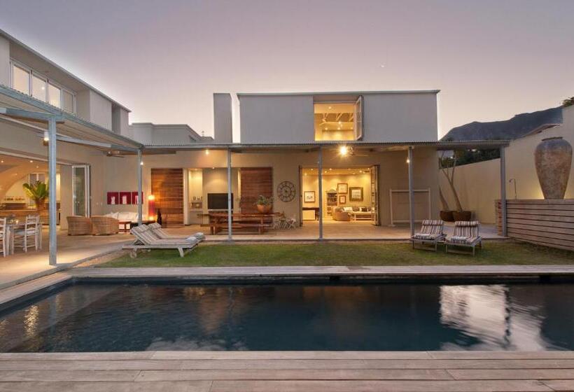 בית מלון כפרי Mosselberg On Grotto Beach