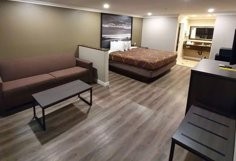Отель Super 8 By Wyndham Cypress Buena Park Area