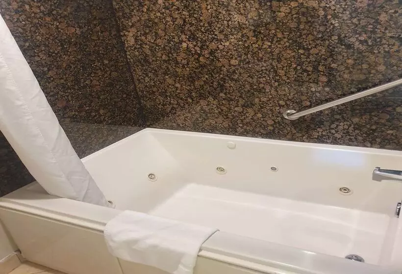 Отель Super 8 By Wyndham Cypress Buena Park Area