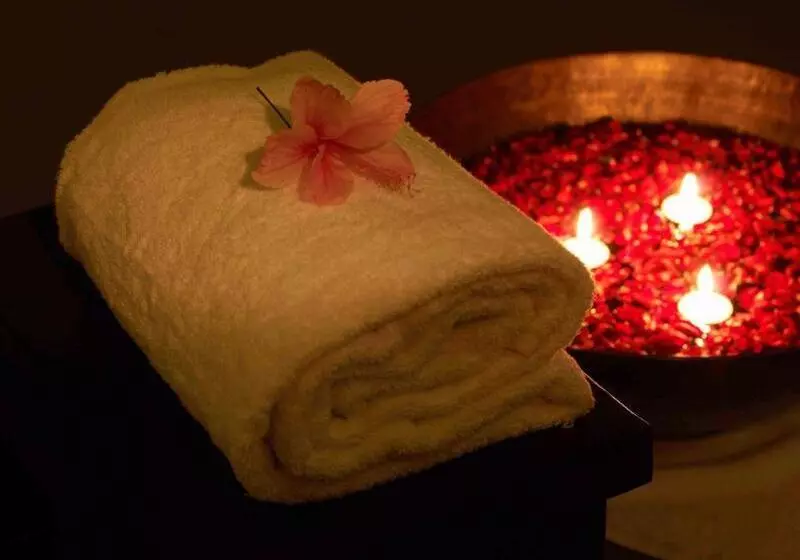 ホテル The Leela Ashtamudi, A Raviz