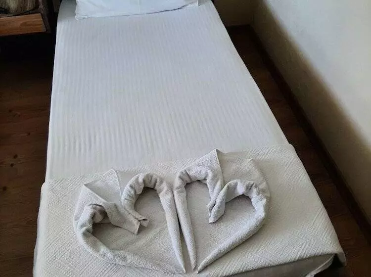 Отель Wallabies Aquaduct