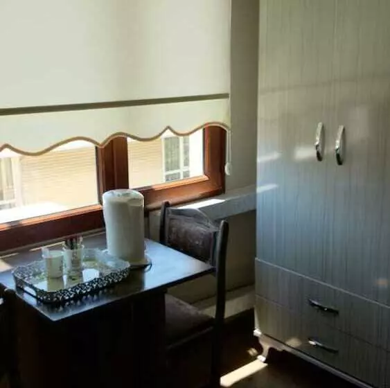 Отель Wallabies Aquaduct