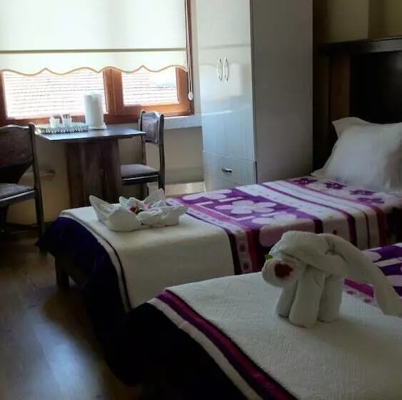 Отель Wallabies Aquaduct