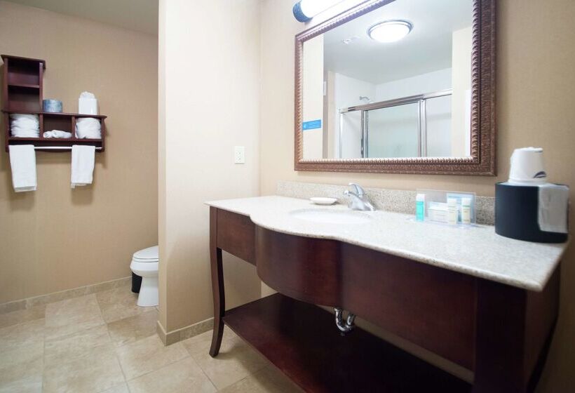 Hampton Inn & Suites Greensburg