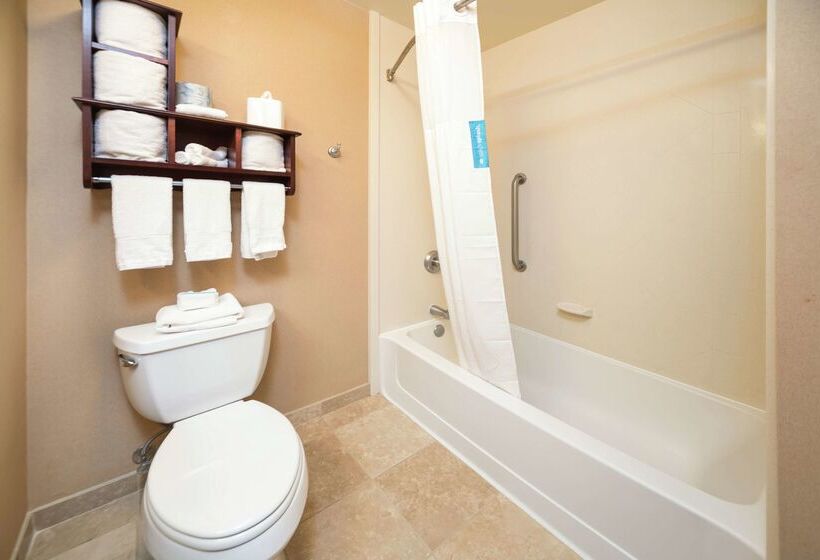 Hampton Inn & Suites Greensburg