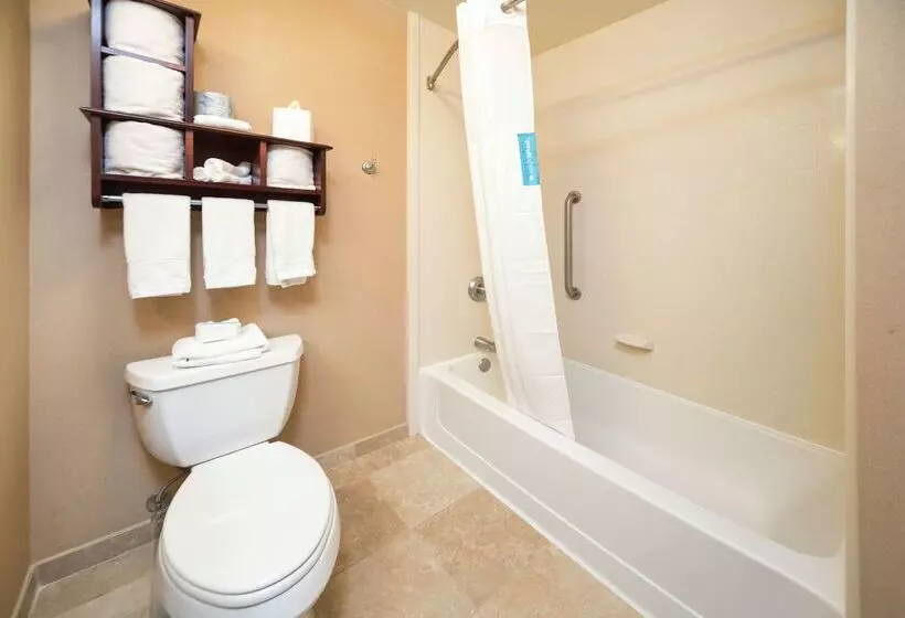 Hampton Inn & Suites Greensburg