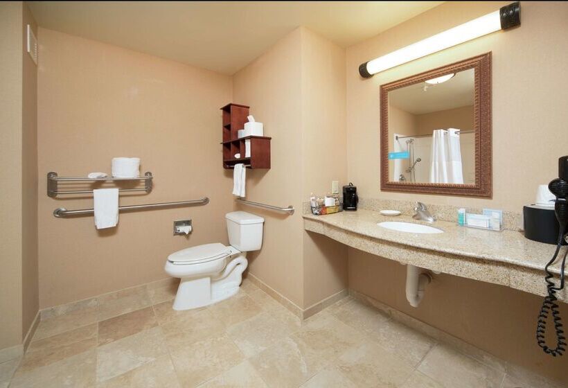 Hampton Inn & Suites Greensburg