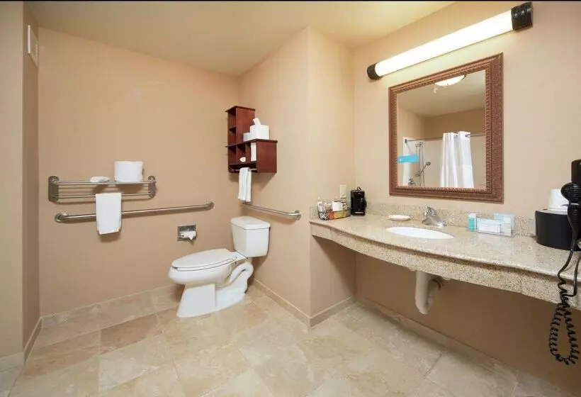 Hampton Inn & Suites Greensburg