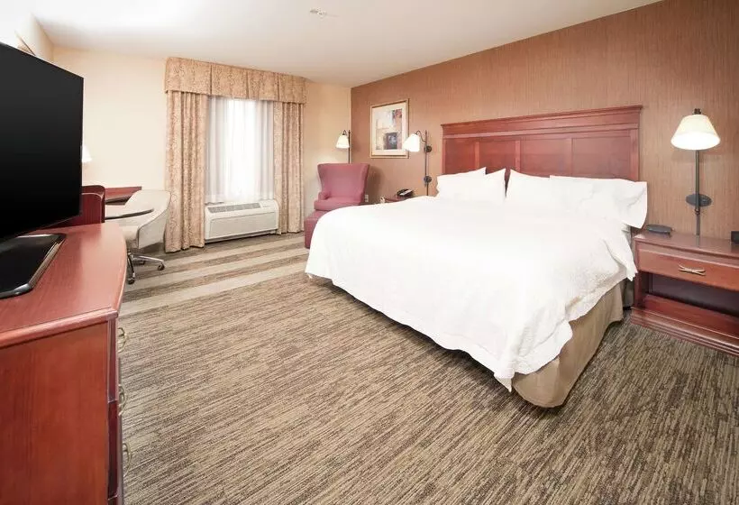 Hampton Inn & Suites Greensburg