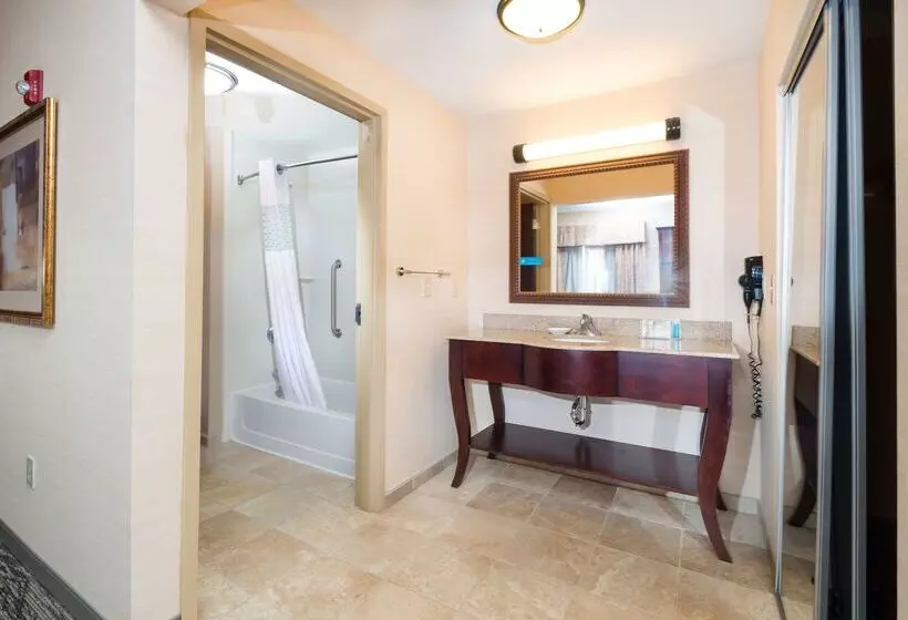 Hampton Inn & Suites Greensburg