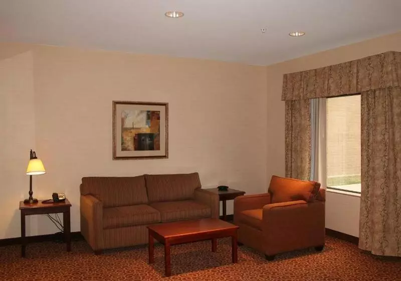 Hampton Inn & Suites Greensburg