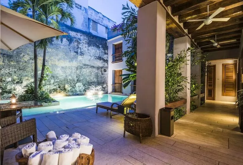 Ananda Hotel Boutique