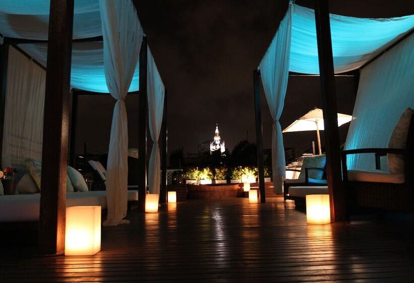 Ananda Hotel Boutique