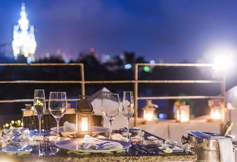 Ananda Hotel Boutique