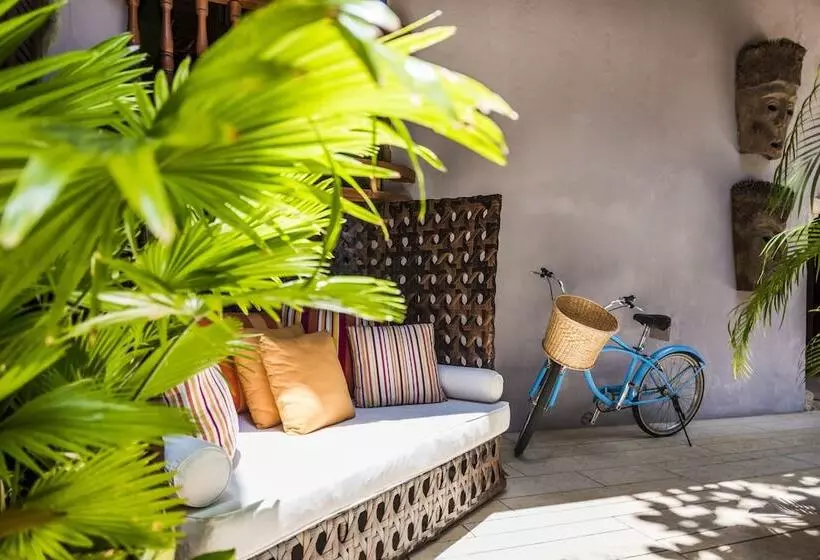 Ananda Hotel Boutique