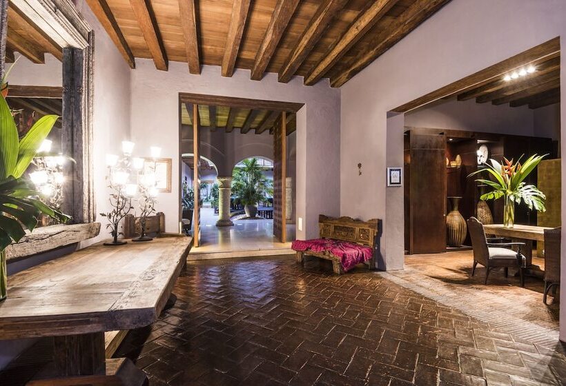 Ananda Hotel Boutique