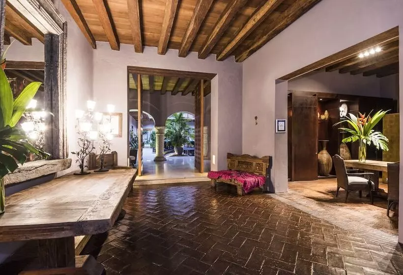 Ananda Hotel Boutique