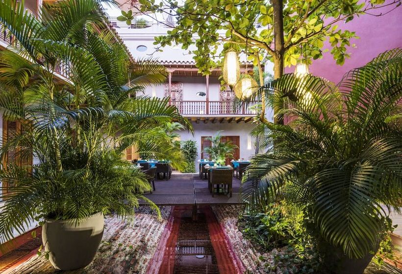 Ananda Hotel Boutique