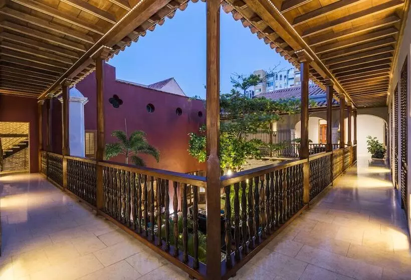 Ananda Hotel Boutique