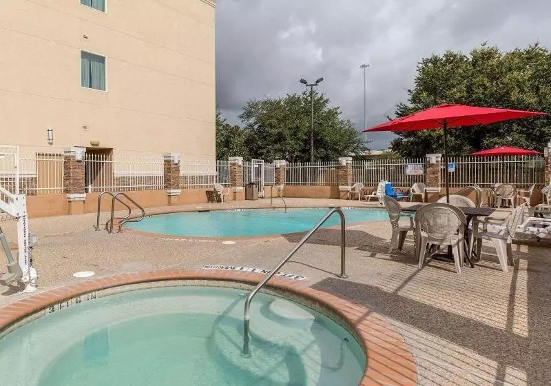 فندق Comfort Suites At Katy Mills