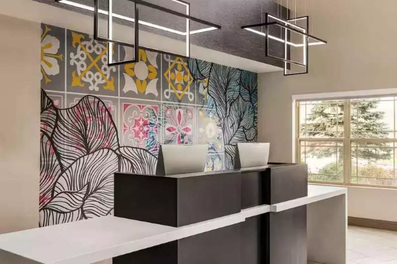 Отель La Quinta Inn & Suites by Wyndham Lake George