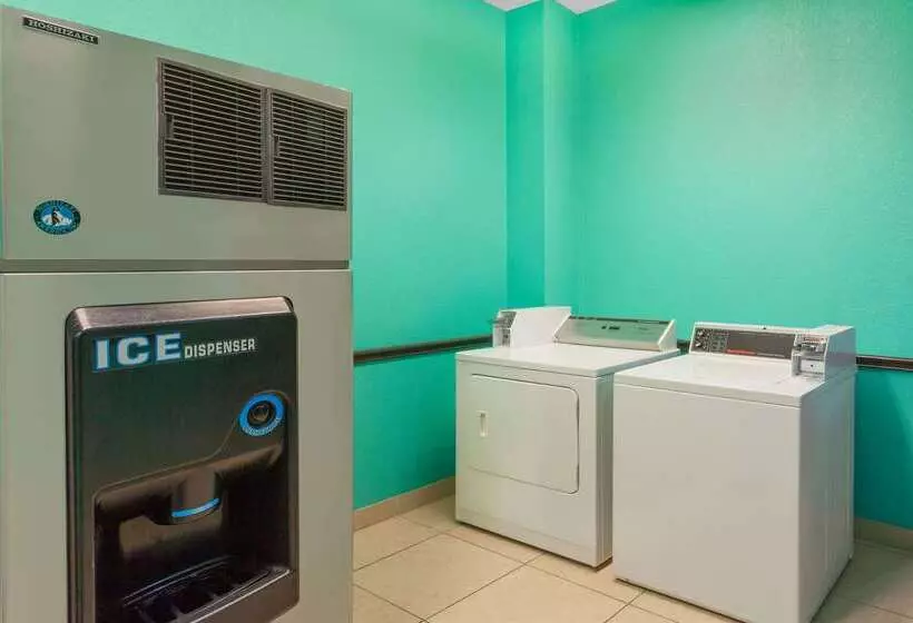 هتل Days Inn By Wyndham Kemah