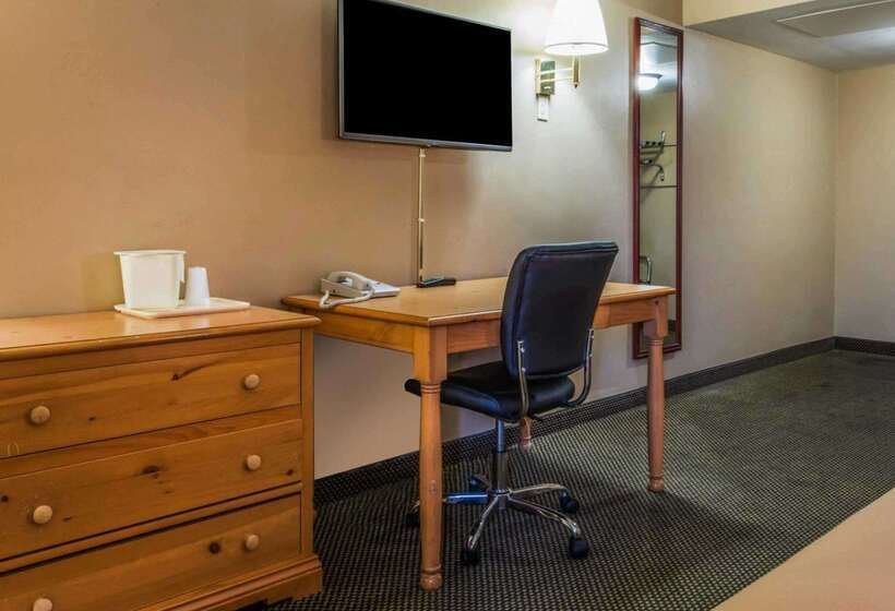 Отель Econo Lodge