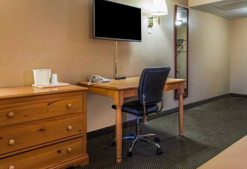 Отель Econo Lodge