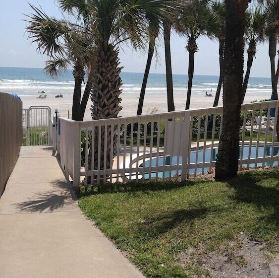 Отель Flamingo Inn Beachfront