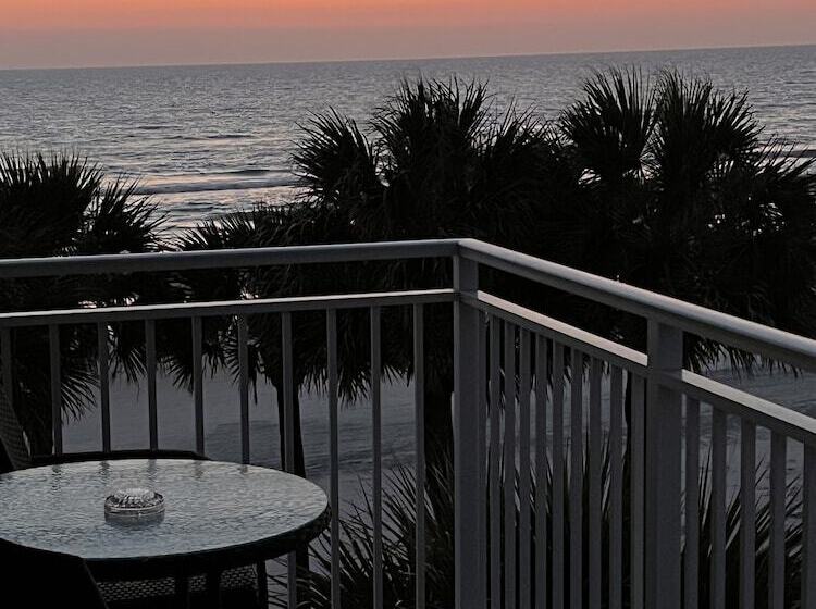 Отель Flamingo Inn Beachfront