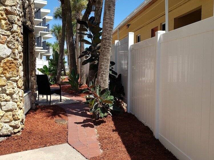 Отель Flamingo Inn Beachfront