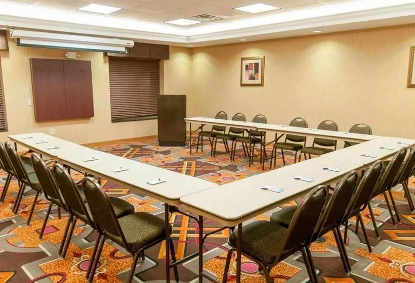 ホテル Spark By Hilton Exton