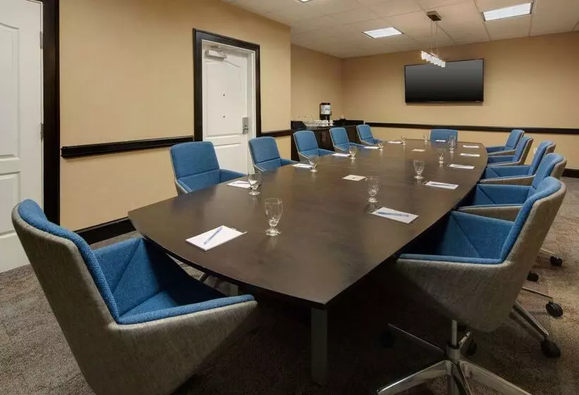 هتل Hilton Garden Inn Tyler