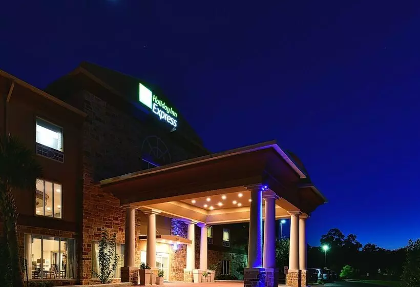 בית מלון כפרי Holiday Inn Express & Suites Fredericksburg By Ihg