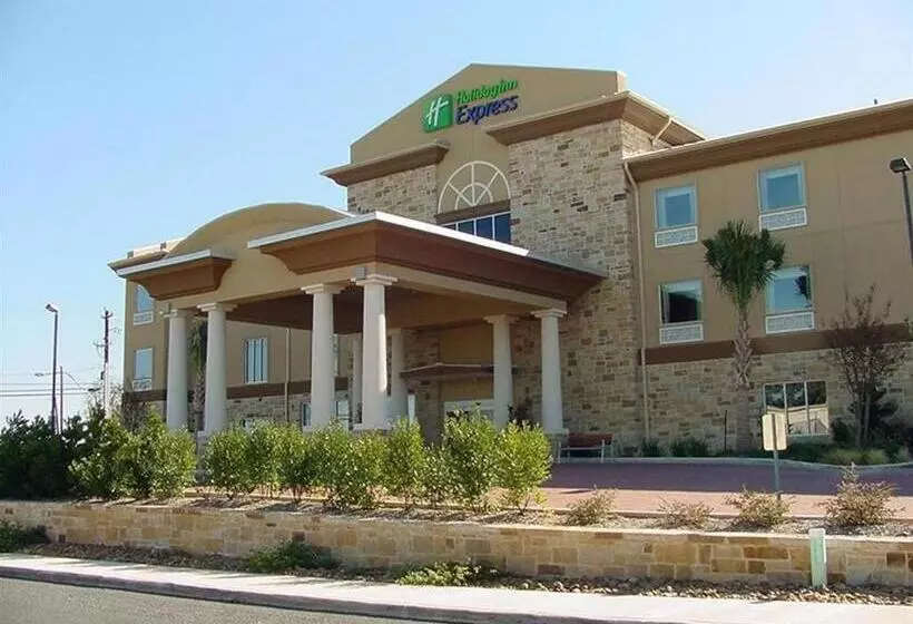 בית מלון כפרי Holiday Inn Express & Suites Fredericksburg By Ihg