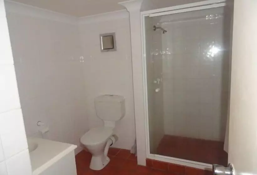 בית מלון כפרי Koala Beach Resort Cairns